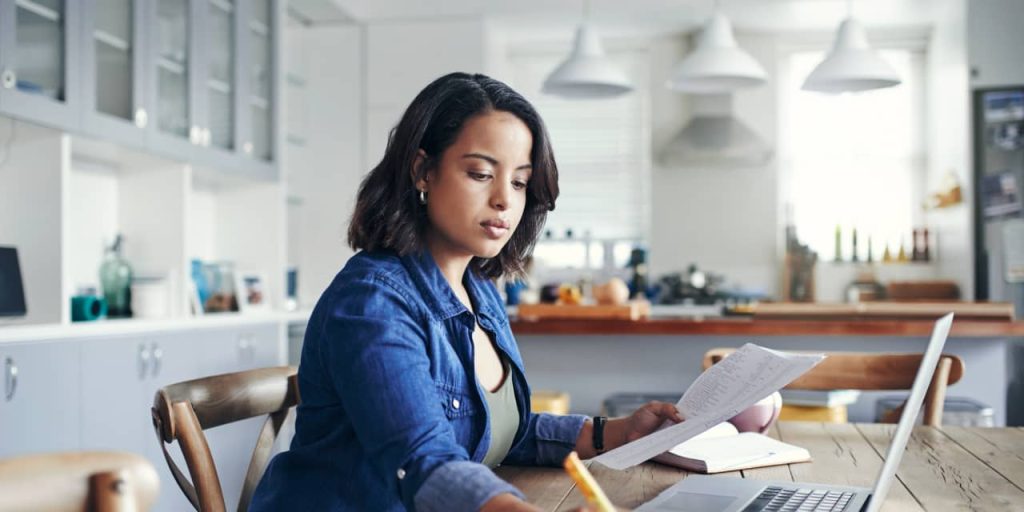 אני משלם ליועץ הפיננסי שלי 1%, אבל 'התקשורת היחידה שאני מקבל היא חשבוניות'.  אז אני רוצה להחזיר את השליטה הבלעדית על החשבונות שלי - מבלי שאצטרך לדבר איתו על זה.  האם זה אפשרי?