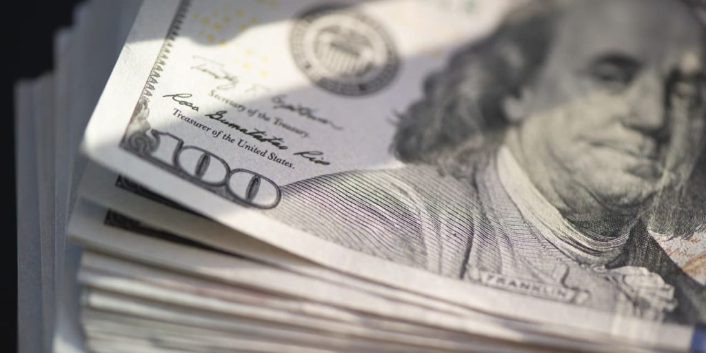 הבנק הזה מציע 20,000 דולר לפתיחת חשבון (עם הישג גדול) - ועוד 9 מענקי ההרשמה הגדולים ביותר של ינואר 2024