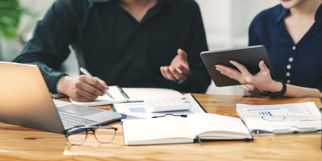 סוכן הביטוח שלנו נתן הערכה חינם של הכספים שלנו.  האם עלינו לסמוך עליה?