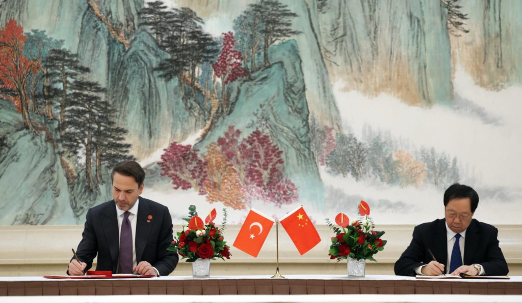 טורקיה, סין חתמו על מזכר הבנות על כריית אדמה נדירה