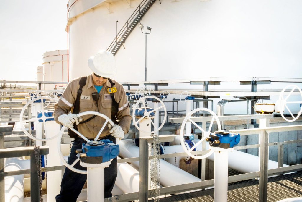 איך אחד משווקי הנפט הזעירים ביותר עלה לטראפיגורה יותר ממיליארד דולר