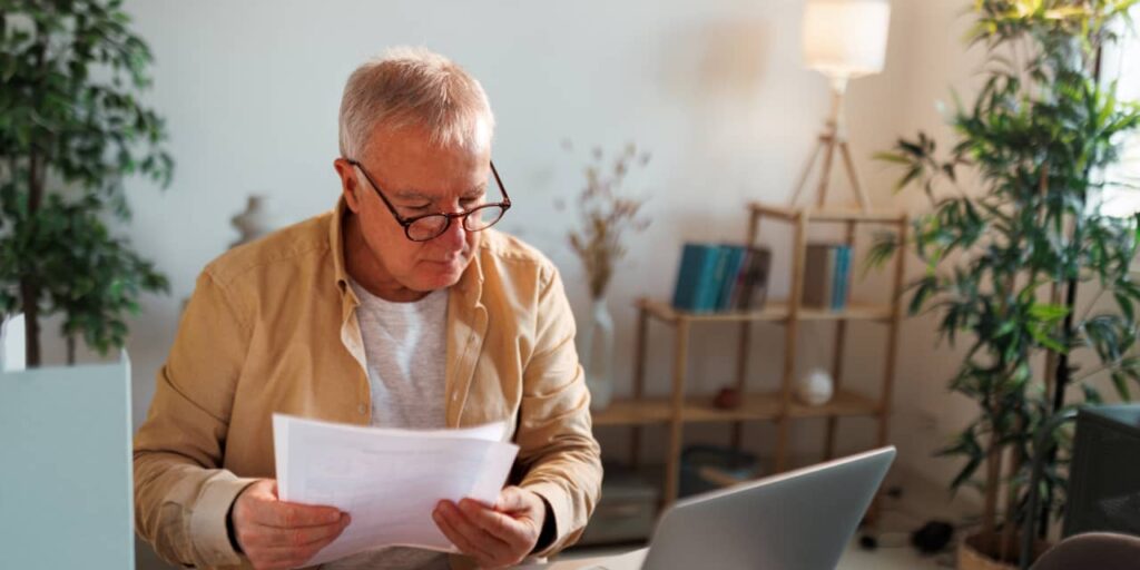 אני רוצה לפרוש בעוד 5 שנים עם שתי הפנסיות שלי, אבל אני חושש שאחויב "די מאוד '. מי יכול לעזור לי?