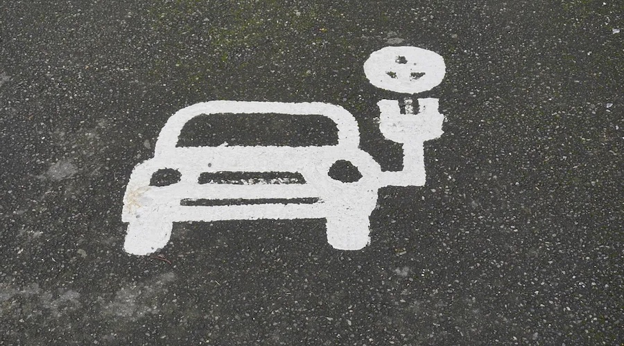 German battery production, trade decline; lobby urges action