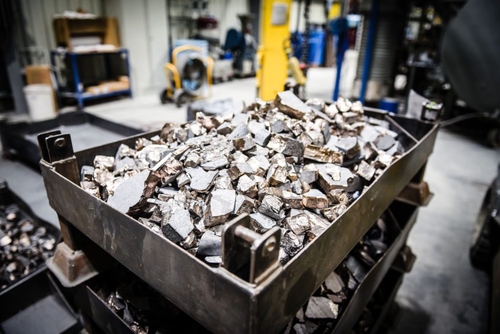 ארה"ב נדירה כדור הארץ משלמת 100 מיליון דולר במזומן עבור יצרנית סגסוגת מתכת מבוססת בריטניה