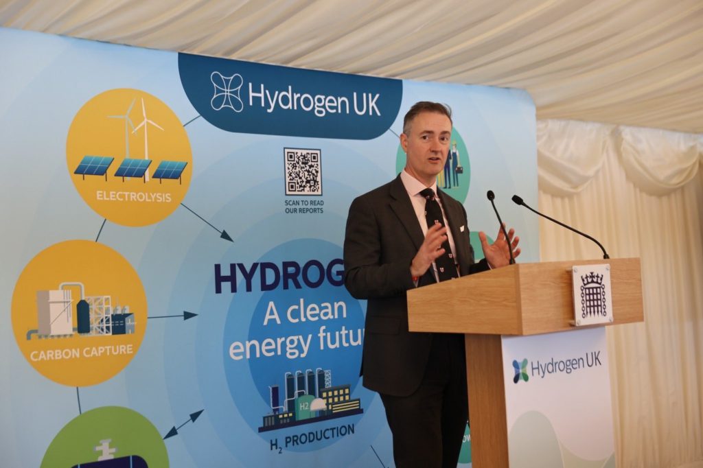 לבריטניה אין תוכניות מיידיות לקרקעית מחיר מינרלים קריטית, אומר השר