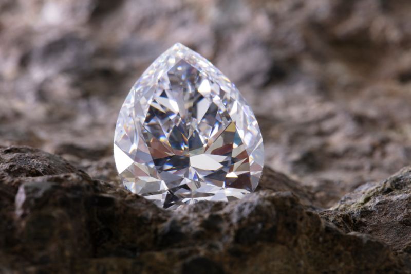 מדינות אפריקאיות, קבוצות עסקיות בוחן את המניות בדה בירס, אומר המנכ