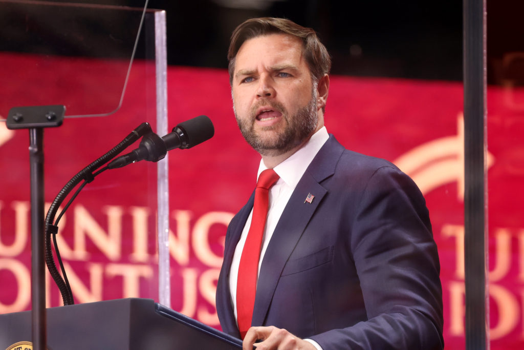 ואנס מציגה מחירים גבוהים עבור מינרלים מרכזיים כדי להתמודד עם סין