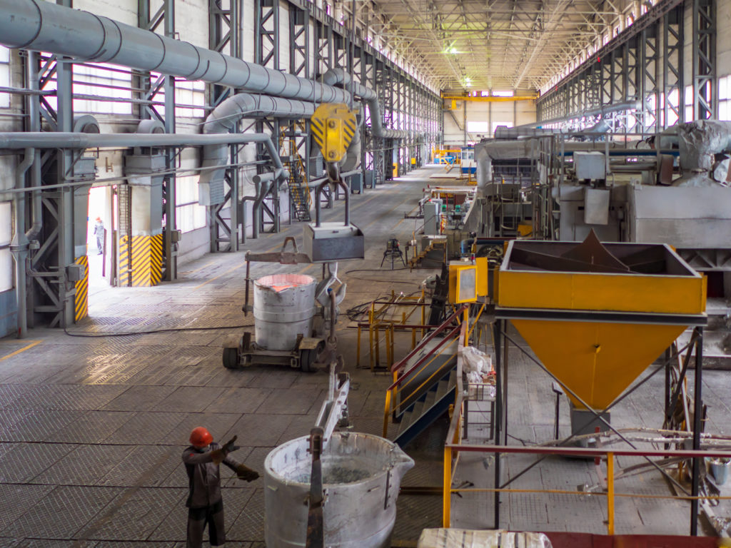 מחיר האלומיניום עולה כאשר סגירת מפעלי היתוך מתקרבת מוסיפה למתח האספקה