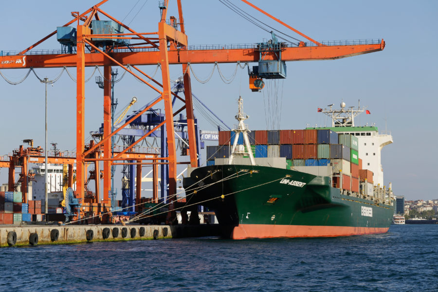 כלי אלומינה הקשורים למזרח התיכון מוסטים עקב חסימת הורמוז