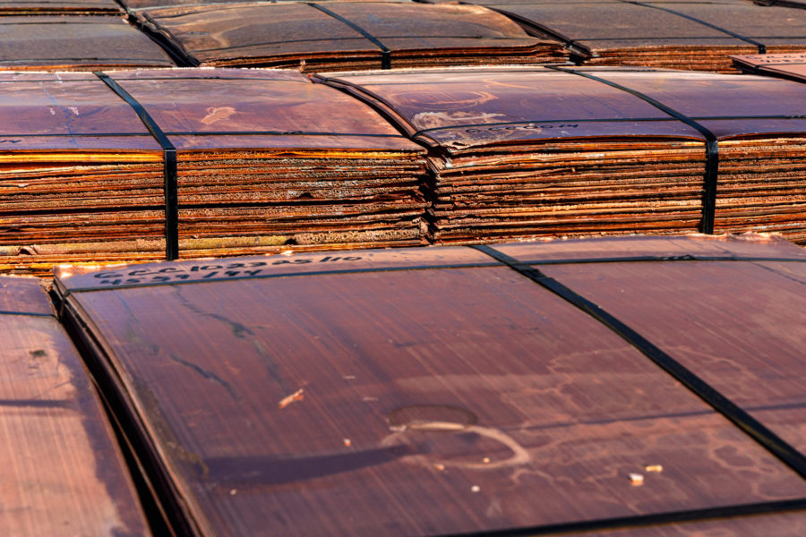 מחיר הנחושת יורד כאשר מלאי LME עולים לשיא זה יותר משש שנים