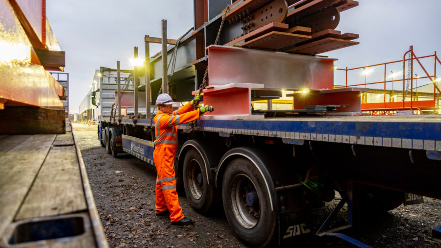 בריטניה מתכננת להכפיל את תעריפי הפלדה, כך מדווח פוליטיקו