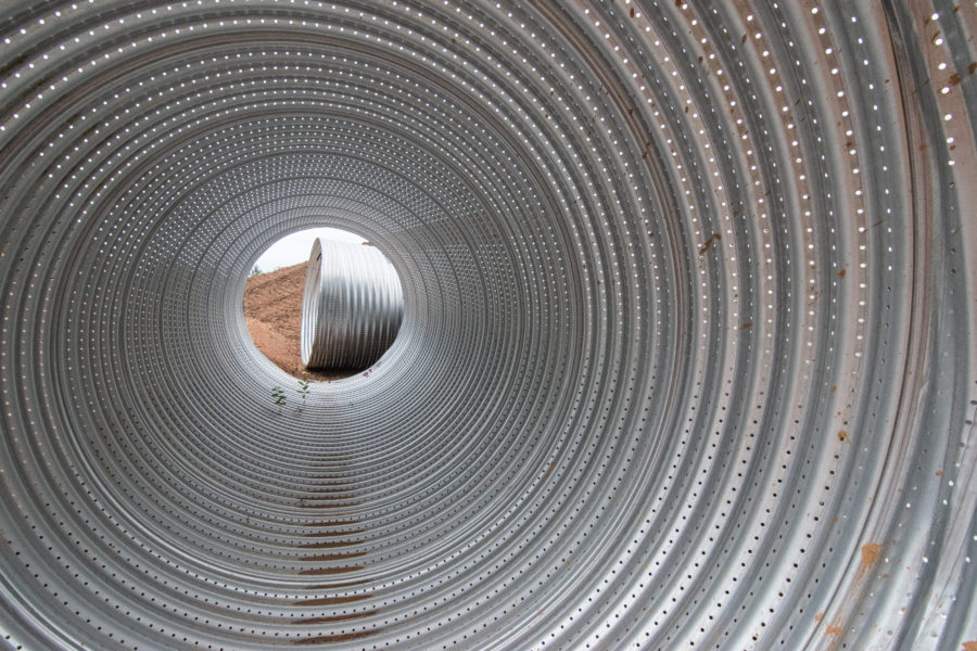 תעשיית האלומיניום של סין שואבת חומר גלם שהופנה על ידי מלחמה